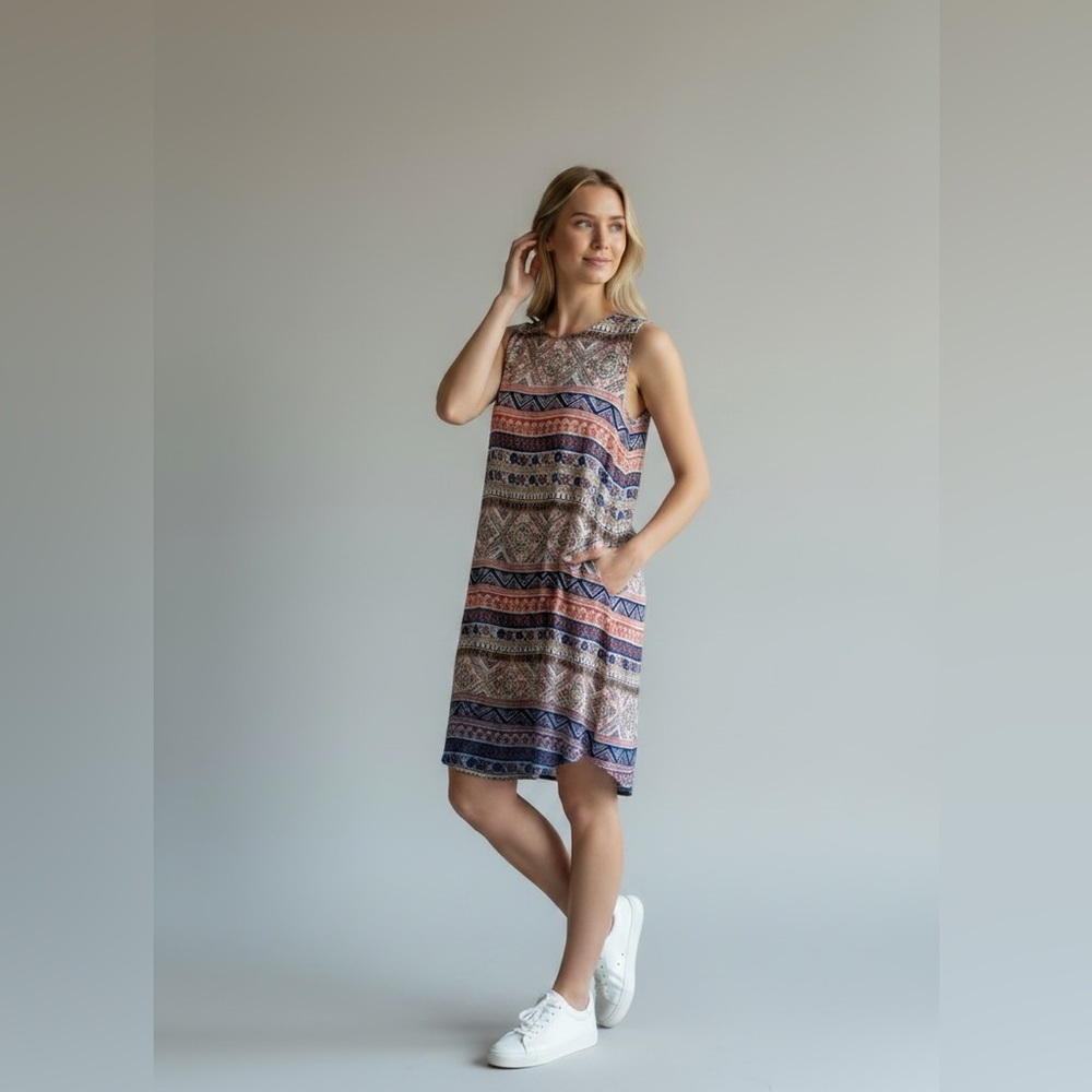 beachlunchlounge Sleeveless Printed Shift Dress in Navy, Coral and Tan